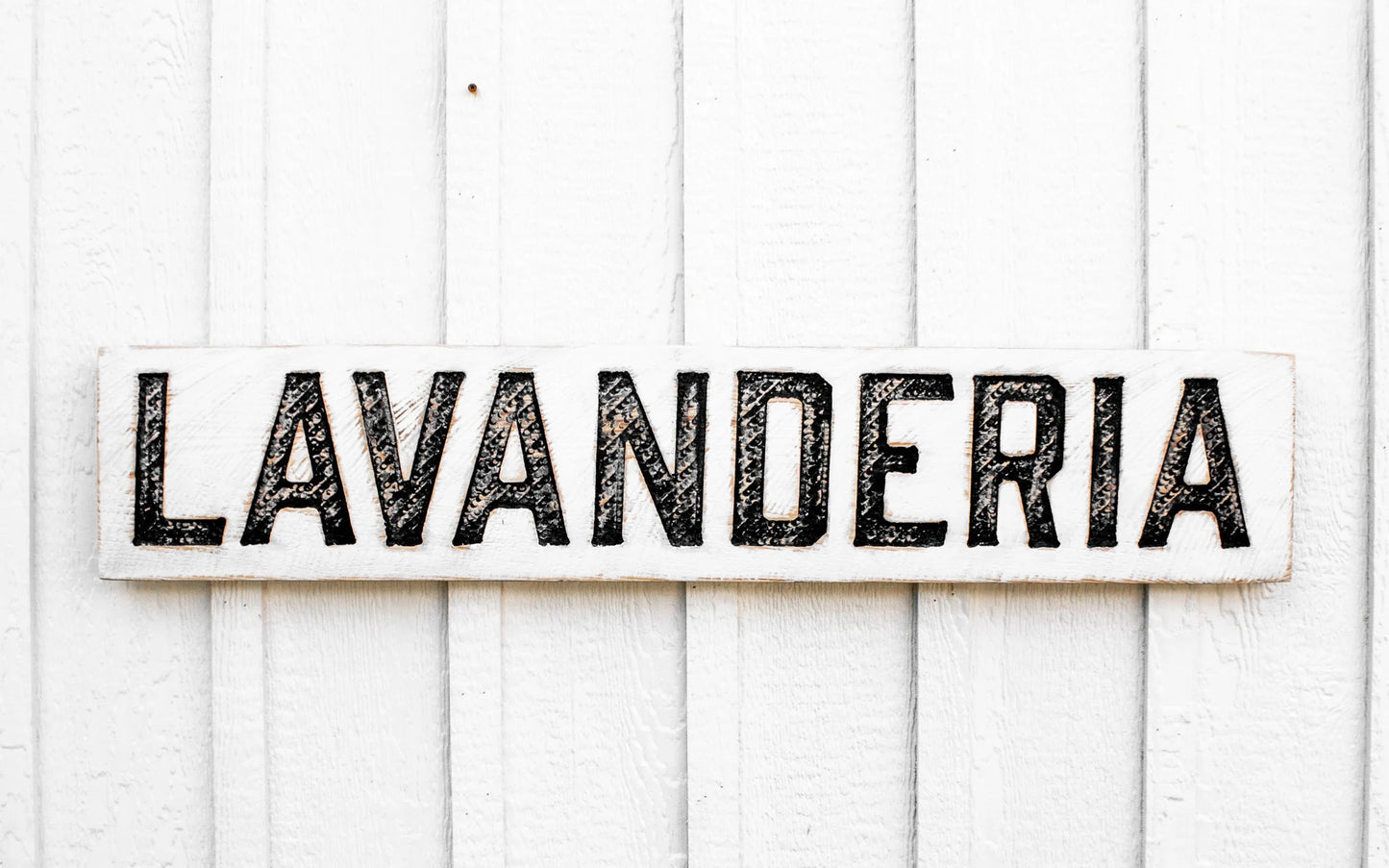 Lavanderia Sign